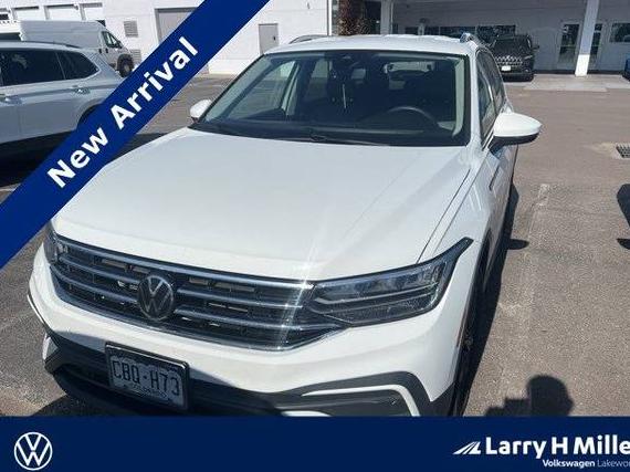 VOLKSWAGEN TIGUAN 4MOTION 2022 3VV2B7AX3NM076163 image